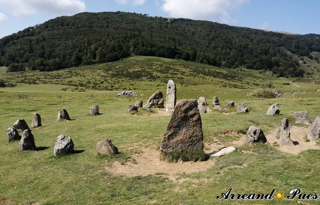 Rutas por la Selva de Irati. Complejo Megalítico de Azpegui. Por toda la Selva de Irati hay muchos dólmenes y cromlech 
