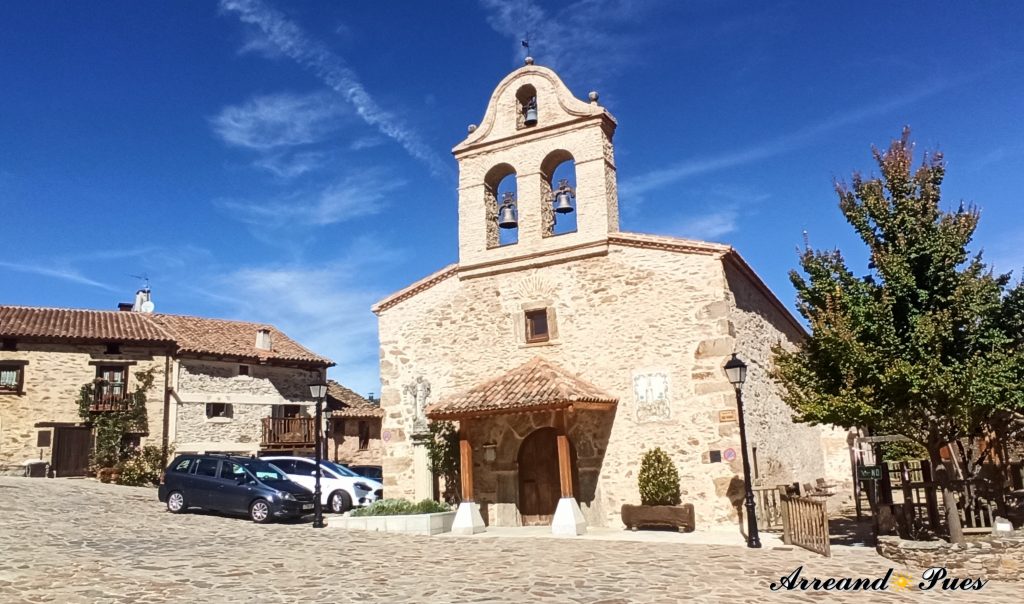 La Iglesia de San Miguel Arcángel es de estilo barroco.