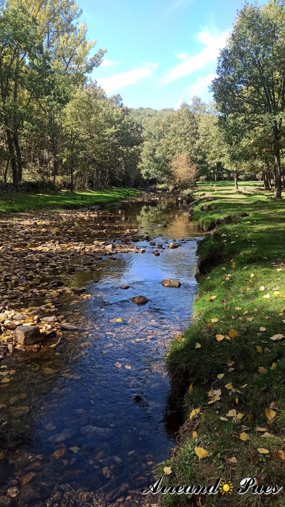 La Hiruela: Ruta de molino a molino, la senda va junto al río. Arreando Pues