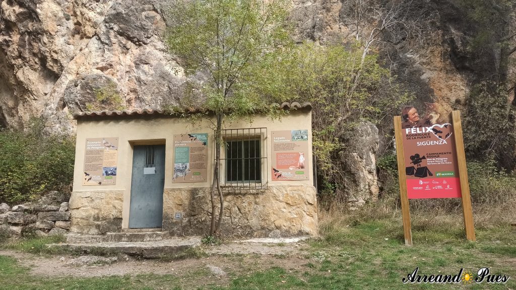 Pelegrina: Ruta por la Hoz de Pelegrina. Caseta de rodaje de Félix Rodríguez de la Fuente.