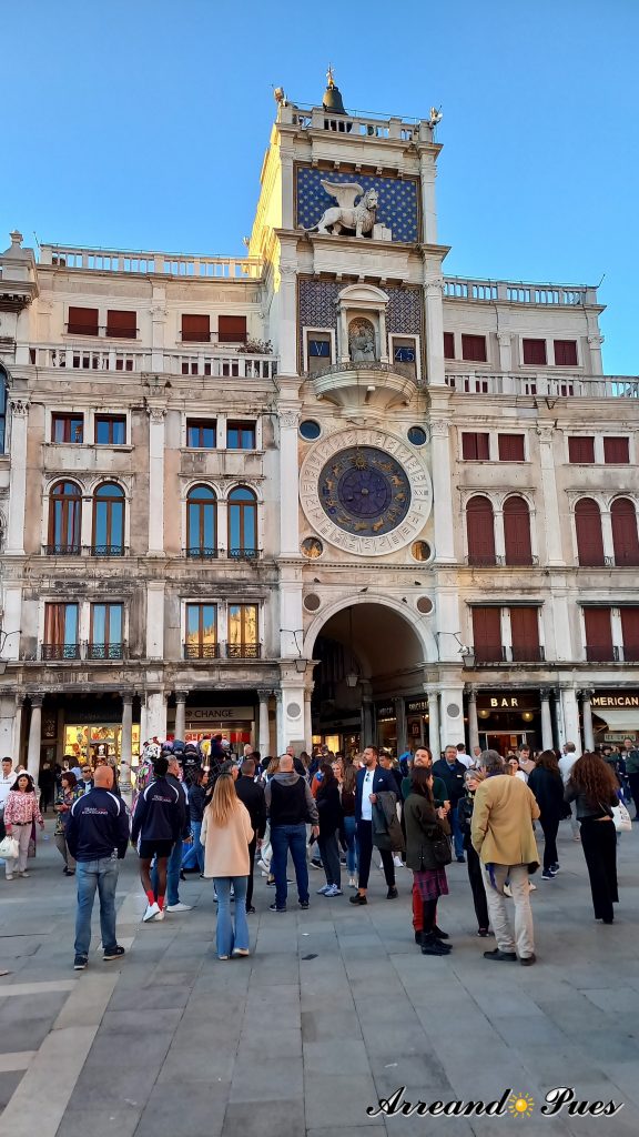 Recorrer Venecia en un día. Torre del Reloj de Venecia año 1496. 
