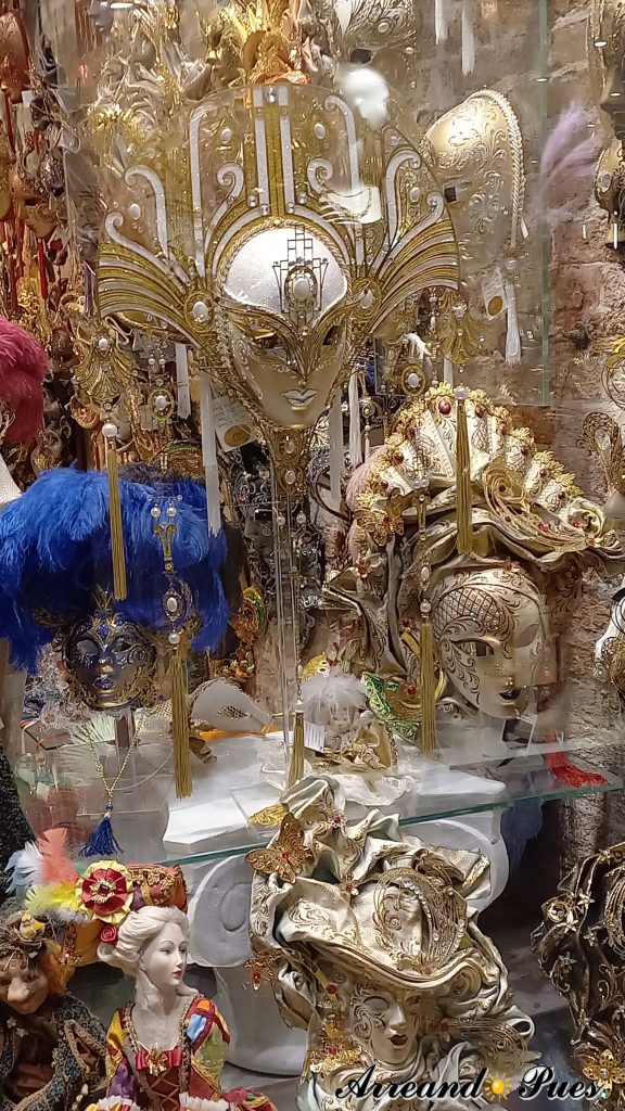 Recorrer Venecia en un día. El carnaval de Venecia es muy famoso.