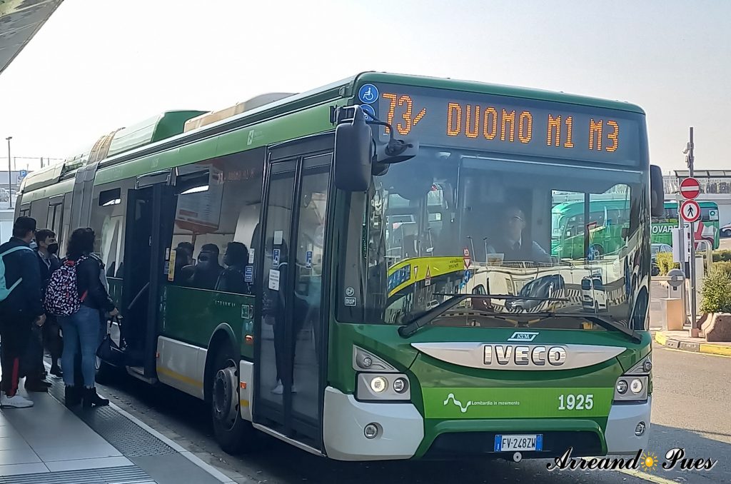 Recorrer Milán en un día: Guía Completa. El autobús 73 hace el trayecto del Aeropuerto de Linate a el Duomo.