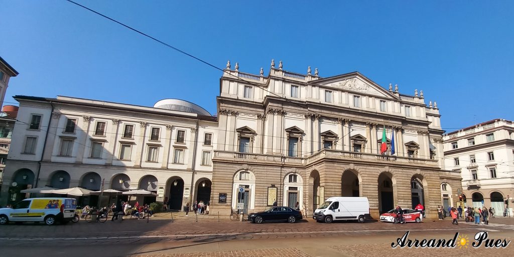 Recorrer Milán en un día: Guía Completa. Teatro La Scala de Milán es uno de los teatros de opera más famosos del mundo.