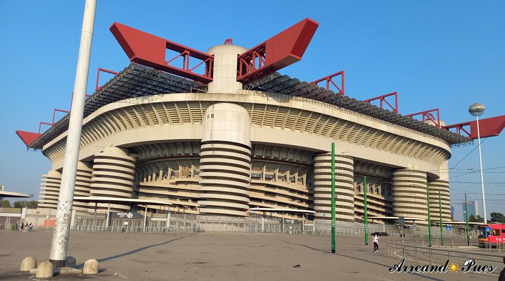 Recorrer Milán en un día: Guía Completa. Estadio Giuseppe Meazza o San Siro un templo del futbol mundial. 