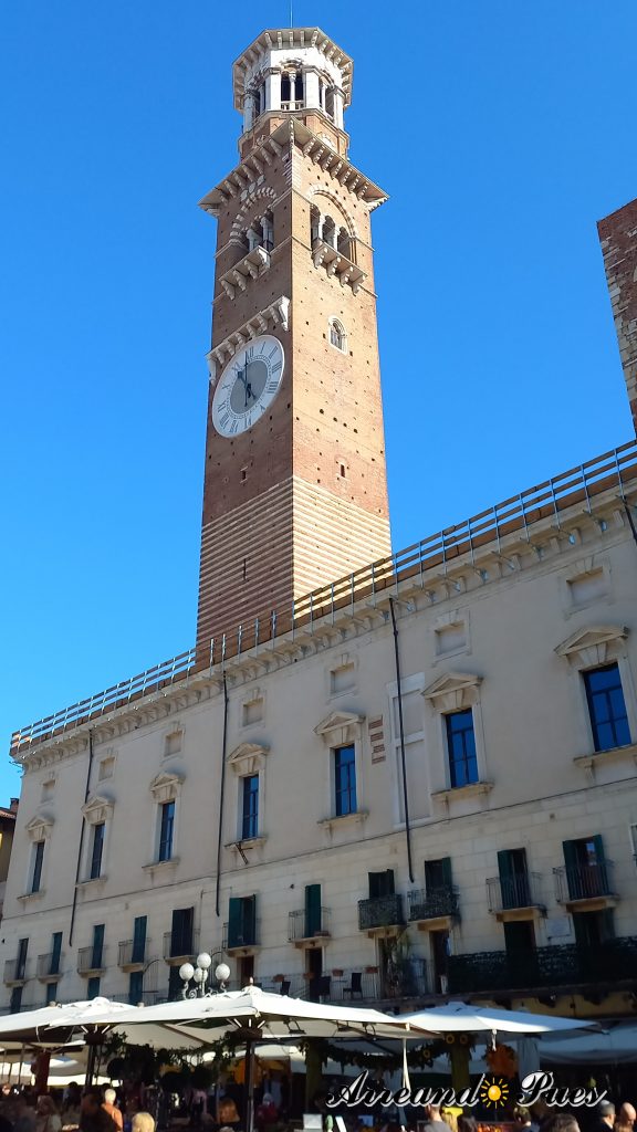 Recorrer Verona en un día: Lugares Imprescindibles. Si subimos a la Torre Lamberti se ve una panorámica bonita de la ciudad.