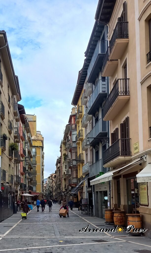 Calle Estafeta. Pamplona. Arreando Pues