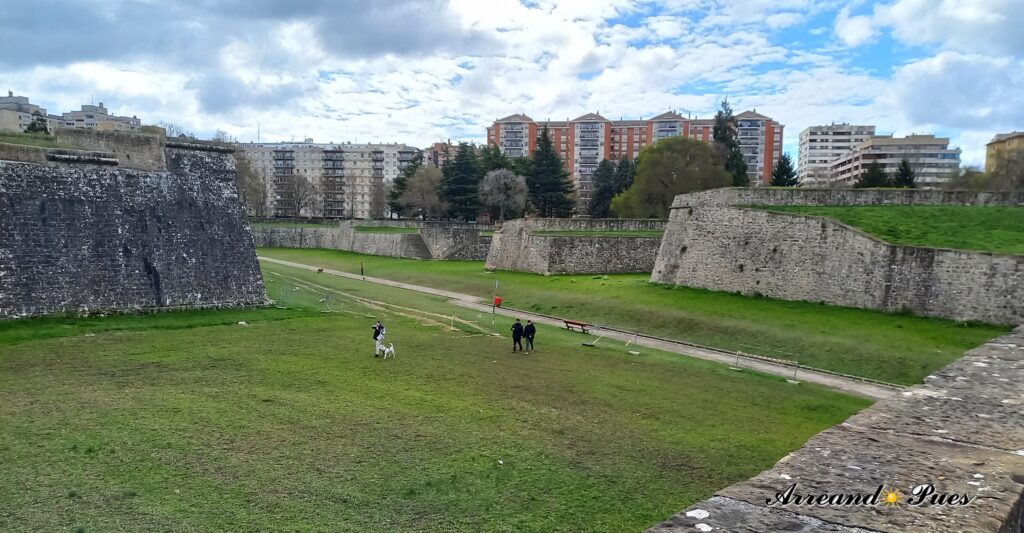Qué ver en Pamplona en un día con Mapa. Ciudadela. Pulmón verde Pamplona.