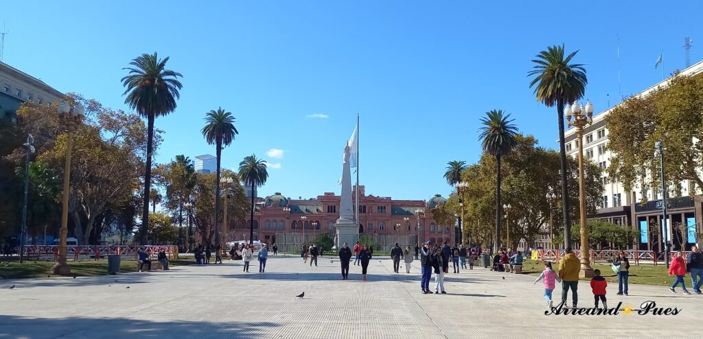 Qué ver en Buenos Aires: los Mejores Lugares con Mapa. Plaza de Mayo, lugar emblemático de Buenos Aires.