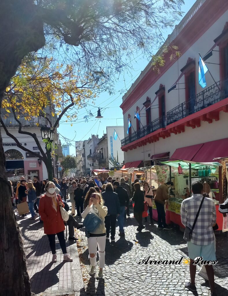 San Telmo. Es uno de los barrios mas antiguos y pintorescos de la ciudad de Buenos Aires. Arreando Pues.