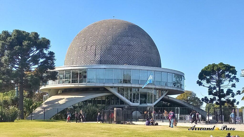 Qué ver en Buenos Aires: los Mejores Lugares con Mapa. Planetario Galileo Galilei está ubicado dentro de los bosques de Palermo. Arreando Pues.
