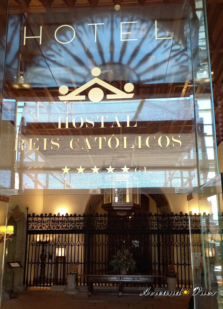 El Hostal de los Reyes Católicos es el Parador Nacional de Turismo de Santiago de Compostela.