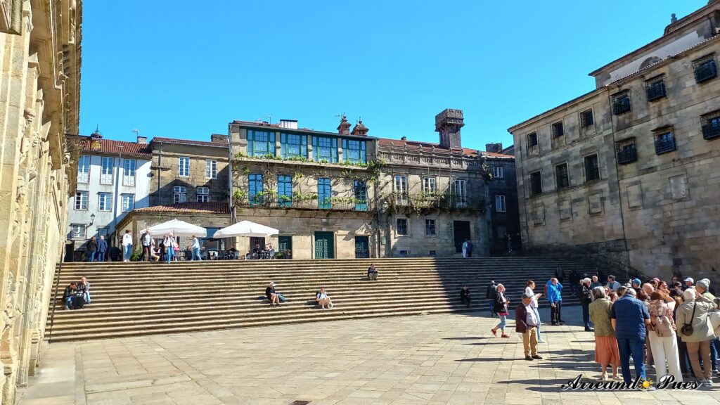 Plaza de la Quintana con 2 partes de los Vivos y de los Muertos. Santiago de Compostela. Arreando Pues.