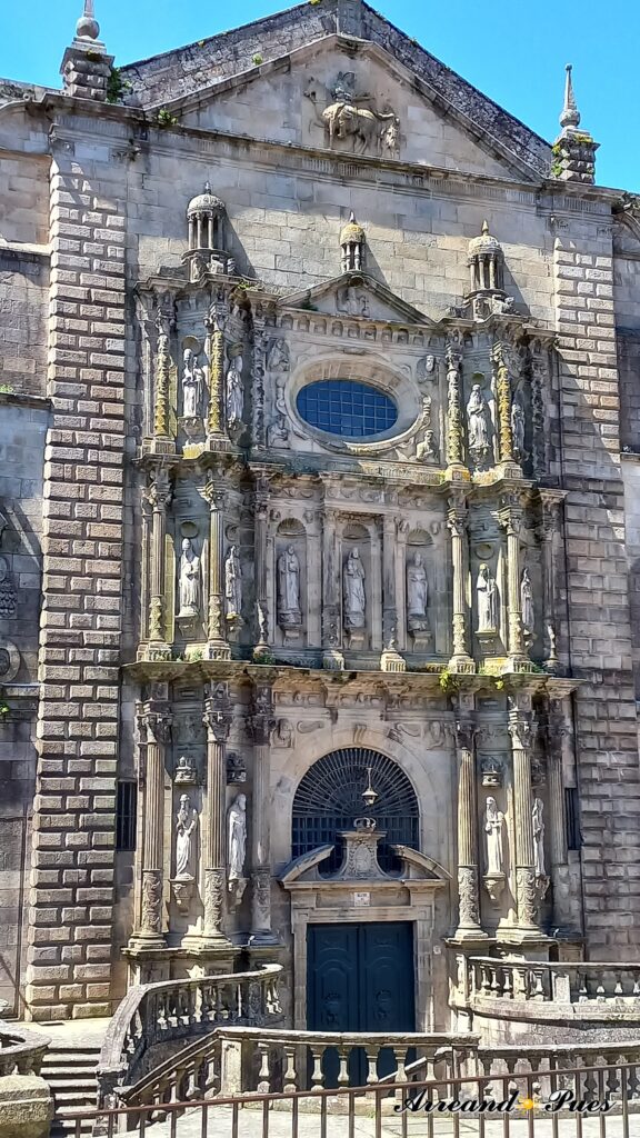 Iglesia de San Martín Pinario siglo XVI. Qué ver en Santiago de Compostela: Guía para Visitar con Arreando Pues. 