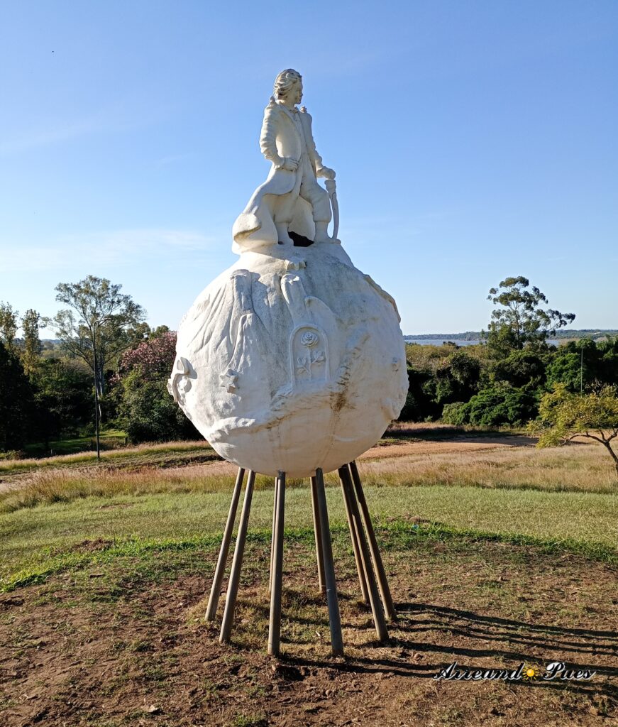 Escultura El Principito sobre el Asteroide en Concordia Entre Ríos. Arreando Pues 
