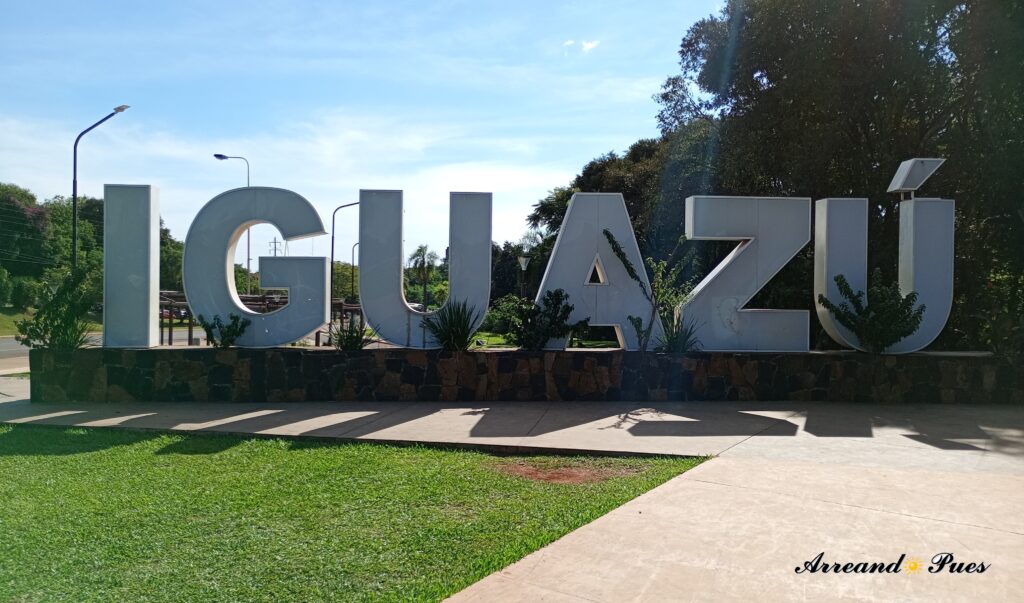 Qué ver en Cataratas del Iguazú: Guía y Consejos. Puerto Iguazú es la ciudad mas cercana del lado argentino. 