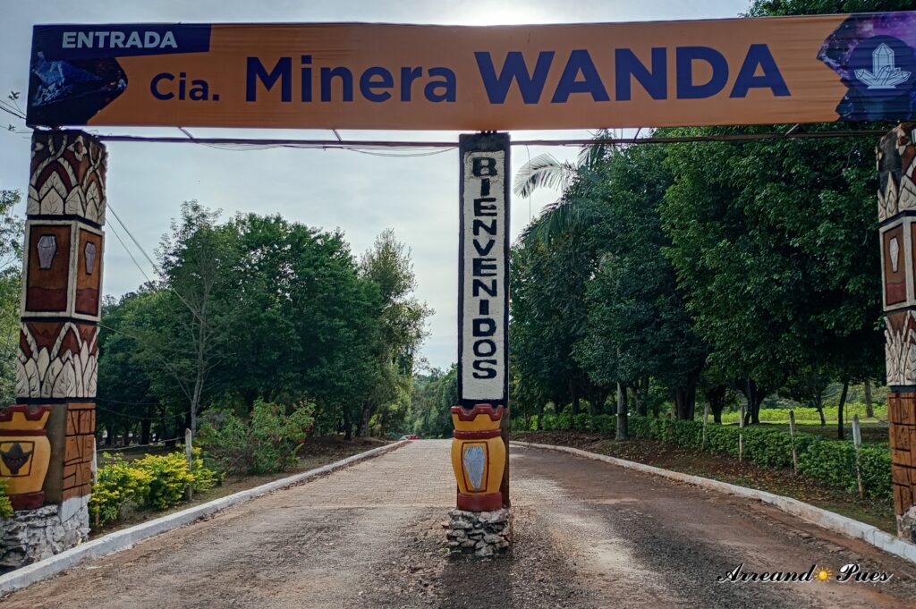 Entrada principal para visitar las minas de Wanda.