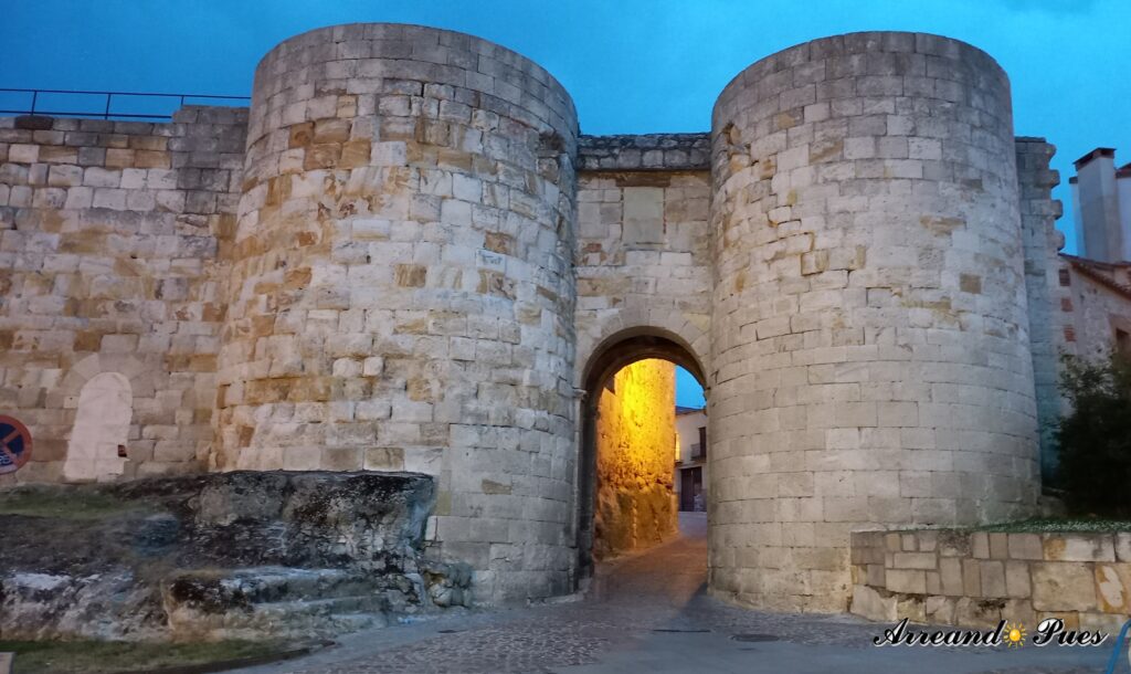  Qué ver en Zamora: Guía Completa. Puerta de Doña Urraca. Una de las principales puertas de entrada de la muralla de Zamora.