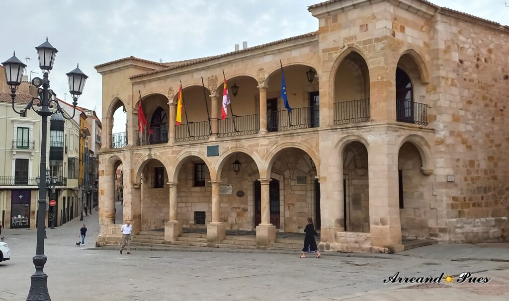 Qué ver en Zamora: Guía Completa. Ayuntamiento Viejo de Zamora del siglo XV.
