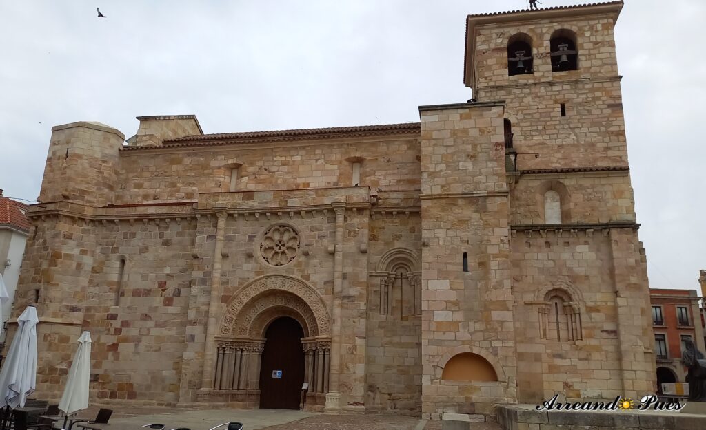 Qué ver en Zamora: Guía Completa. Iglesia de San Juan de Puerta Nueva se ubica en la Plaza Mayor de Zamora.