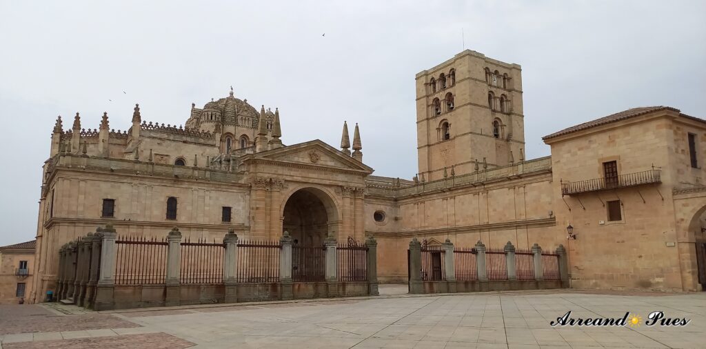 Qué ver en Zamora: Guía Completa. Catedral de Zamora, románica del siglo XII.