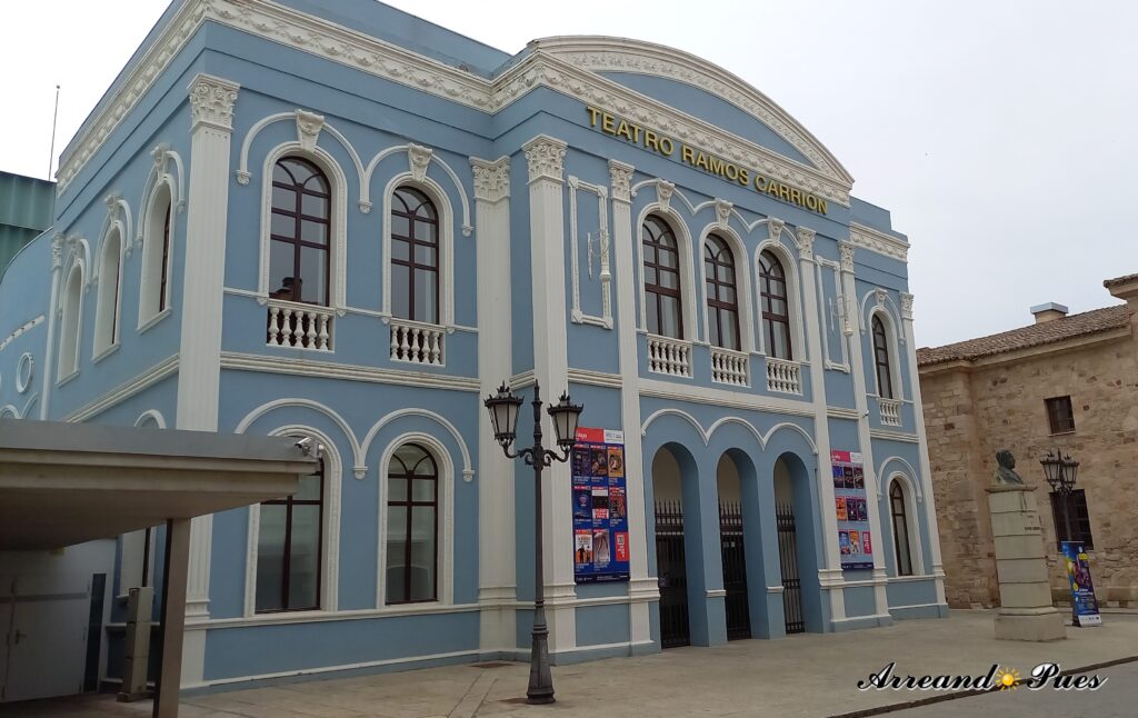 Teatro Ramos Carrión es un edificio modernista de Zamora.