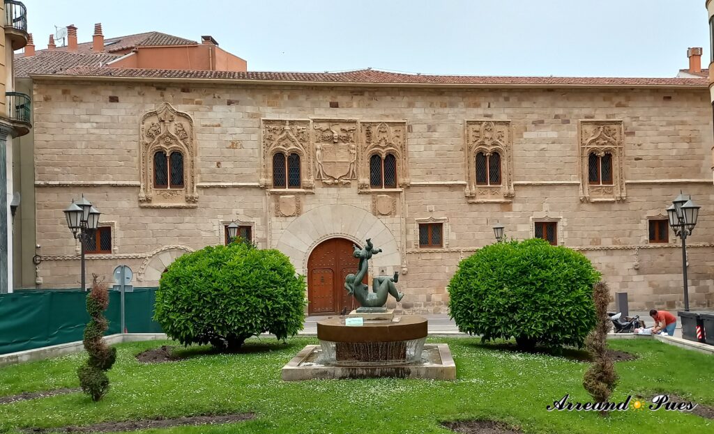 Qué ver en Zamora: Guía Completa. Palacio de los Momos, del siglo XVI en la calle San Torcuato de Zamora.