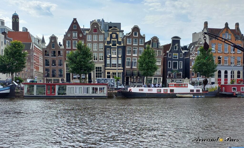  Qué ver en Ámsterdam en un día: La Mejor Ruta. Casas Danzantes de Ámsterdam, las mas bonitas son las del canal Amstel.