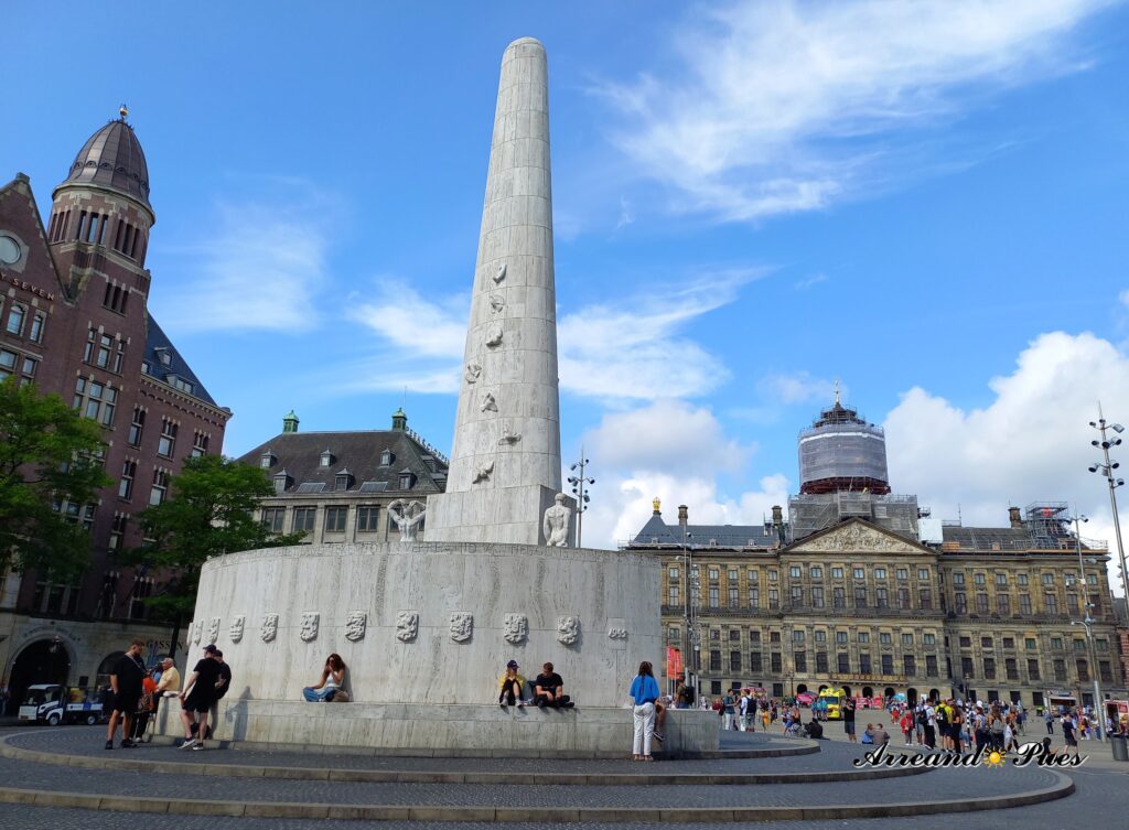 Qué ver en Ámsterdam en un día: La Mejor Ruta. Monumento homenaje a los caídos en la II Guerra Mundial. Arreando Pues.