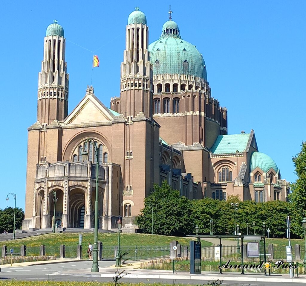 Basílica del Sagrado Corazón, en las afueras de la ciudad.