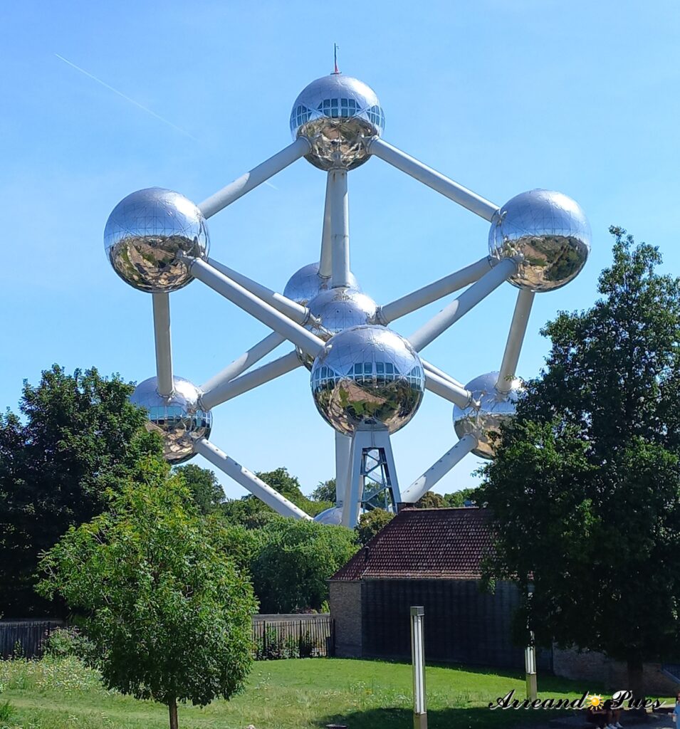 Estructura construida en 1958 para la Expo Universal de Bruselas. Es uno de los símbolos de Bruselas. Arreando Pues.