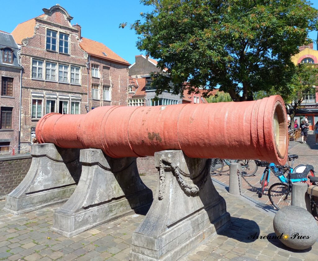 Dulle Griet, es un enorme cañón medieval.