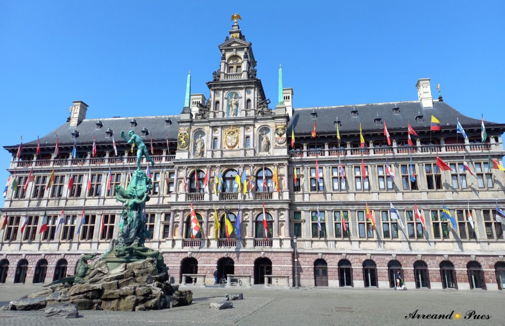 Ayuntamiento de Amberes. Patrimonio de la Humanidad por la Unesco.