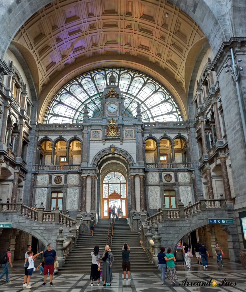 Estación Central de Amberes, una de las estaciones mas bonitas del mundo.