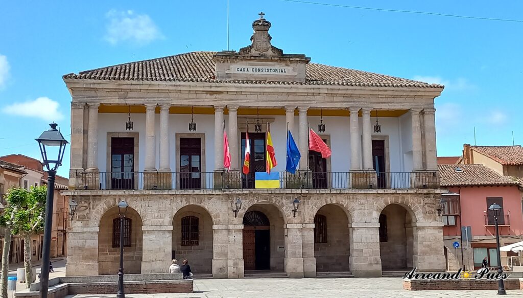 Qué ver en Toro Zamora: Los Mejores Lugares. El Ayuntamiento es un edificio de dos plantas del siglo XVIII.