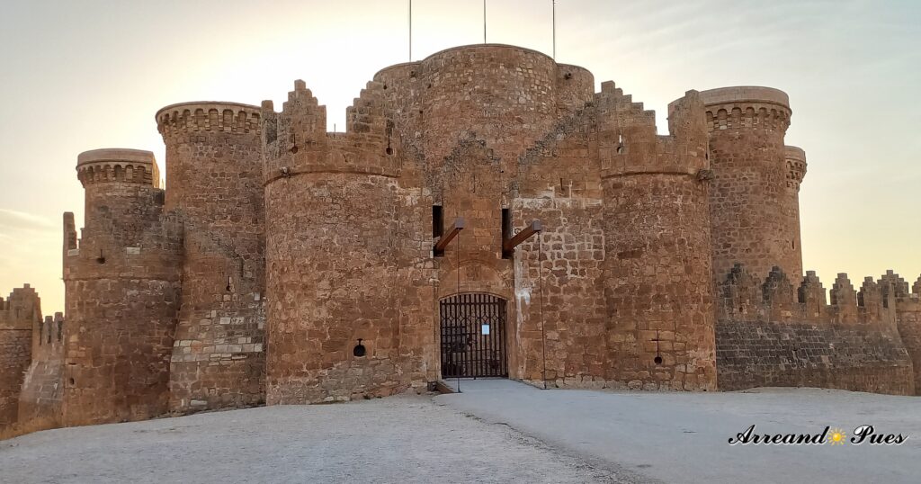 Castillo de Belmonte. Don Juan Pacheco, señor de Belmonte y marqués de Villena ordena su construcción en el año 1456.