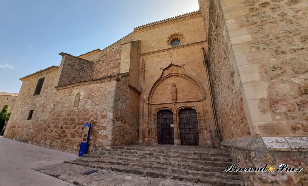 Qué ver en Belmonte-Cuenca: Imprescindibles. En la Colegiata de San Bartolomé fue bautizado Fray Luis de León. Arreando Pues.