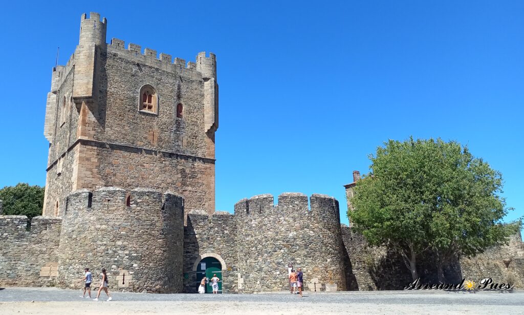 Qué ver en Braganza Portugal: Mejores Sitios. El castillo del siglo XII, alberga el museo militar.