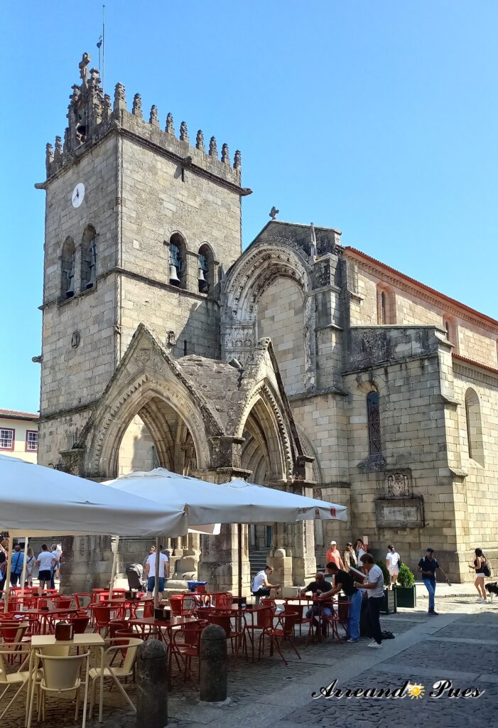Iglesia Nuestra Señora de Oliveira. Gótica del siglo XIV y Monumento Nacional desde 1910.