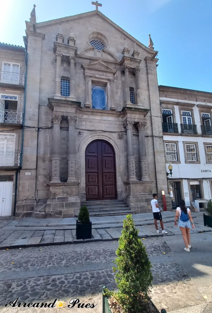 Qué ver en Guimarães (Portugal) Guía Completa. Iglesia de la Misericordia consagrada en el año 1606.