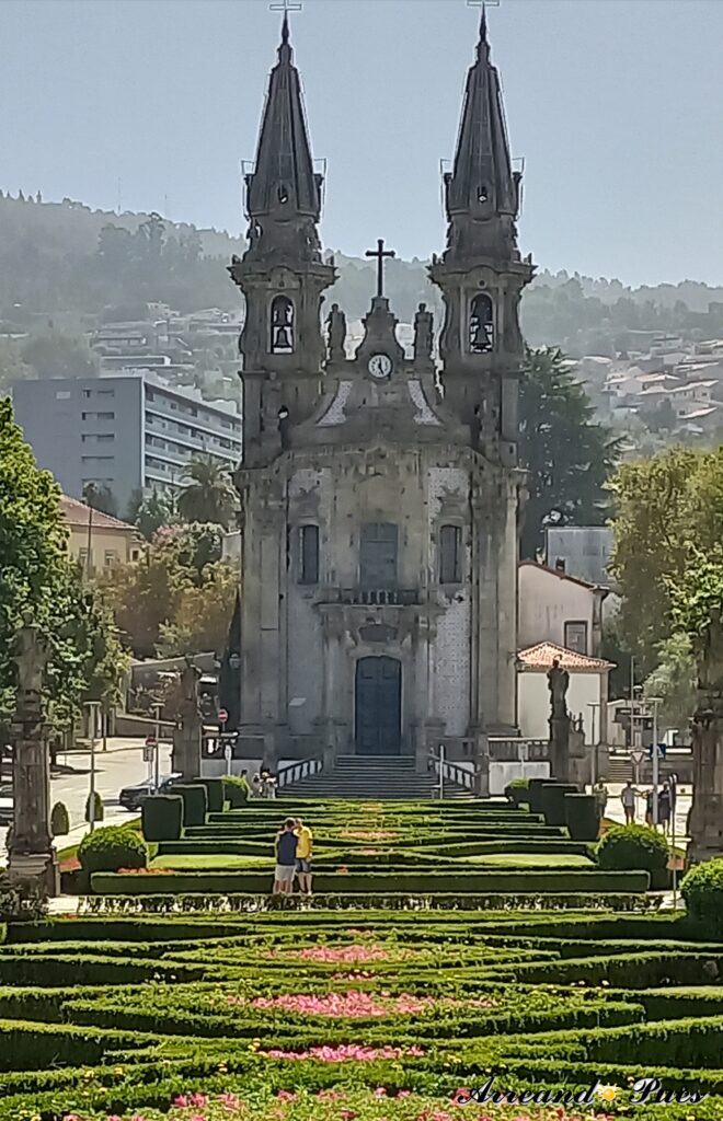 La Iglesia de San Gualter. En honor al Patrono de la Ciudad.