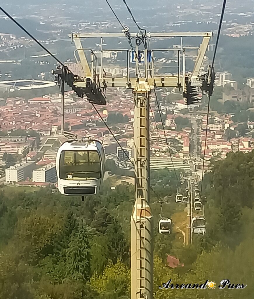 Teleférico Guimarães. Para subir al Santuario da Penha. 