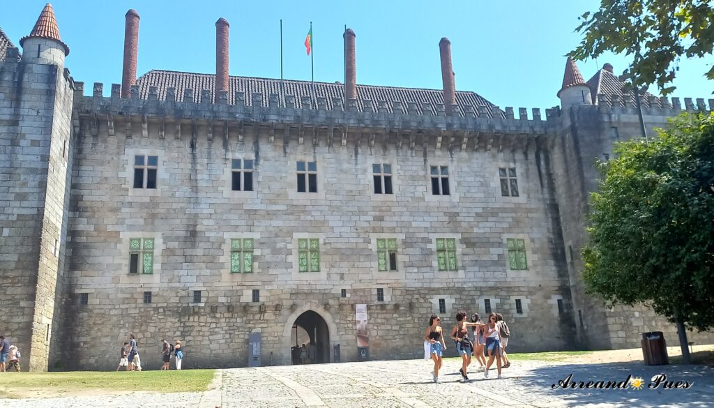 Qué ver en Guimarães (Portugal) Guía Completa. Palacio de los Duques de Braganza es del siglo XV 