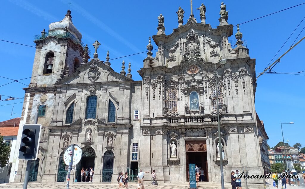 Lo Mejor de Oporto: Qué ver y Qué hacer para Disfrutarla. Curiosidad las Iglesias do Carmo e Iglesia de las Carmelitas están juntas.