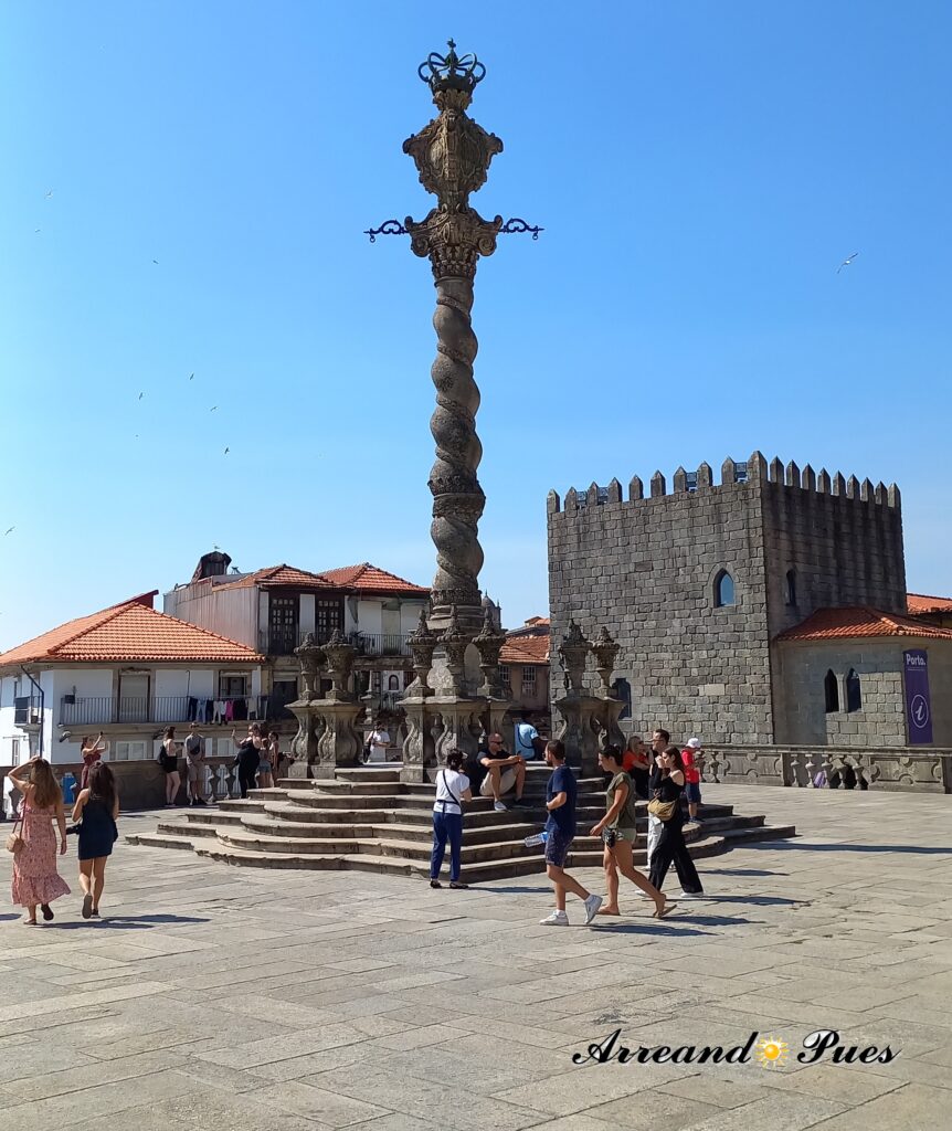 Pelourinho, columna de piedra, muy típicas de Portugal que representan símbolos de autonomía y poder señorial.