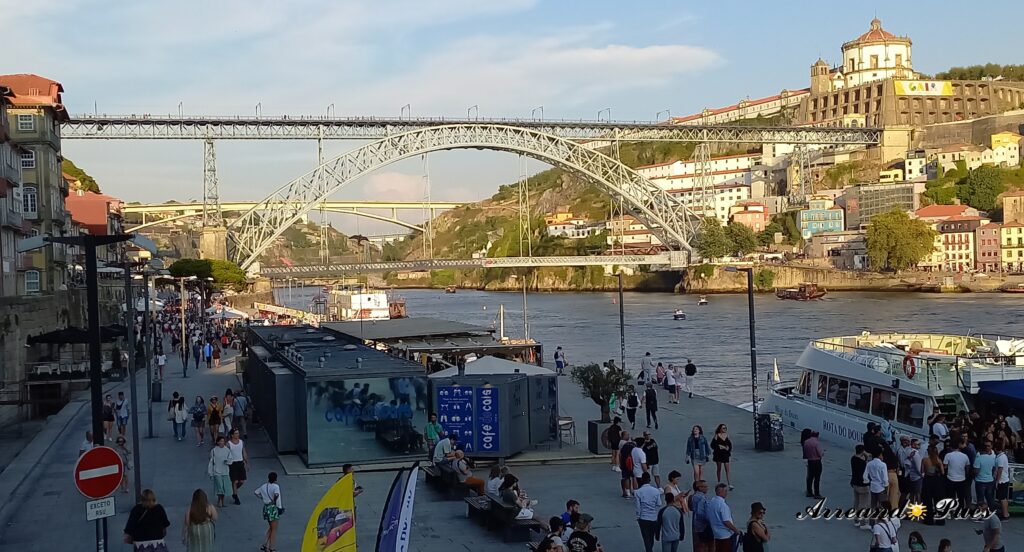 Ribeira de Oporto y Puente de Don Luis I es el lugar mas pintoresco y donde mas fotos se realizan en oporto.