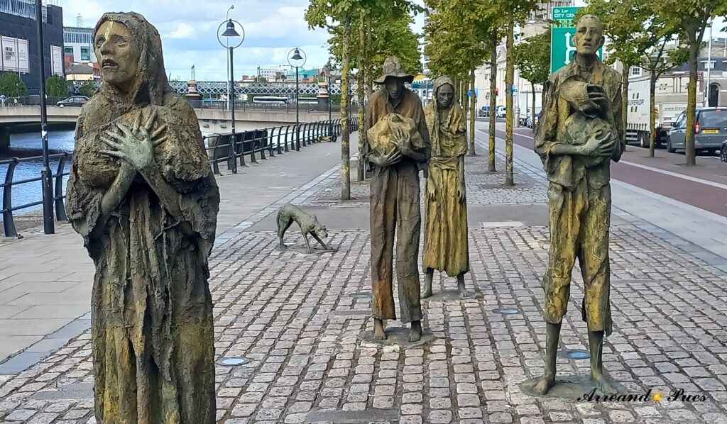 Famine Memorial. Son unas esculturas muy impactantes que representan a las víctimas de la hambruna.