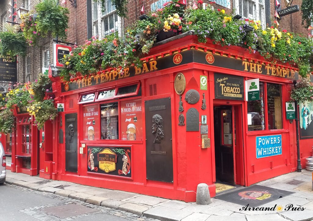 Qué Ver y Qué Hacer en Dublín: Lugares Imprescindibles. Temple Bar fundado en 1840.