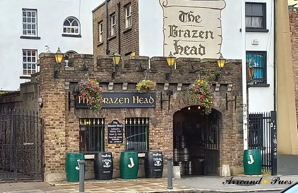 Qué Ver y Qué Hacer en Dublín: Lugares Imprescindibles. Brazen Head es el pub mas antiguo de Dublín año 1198. 