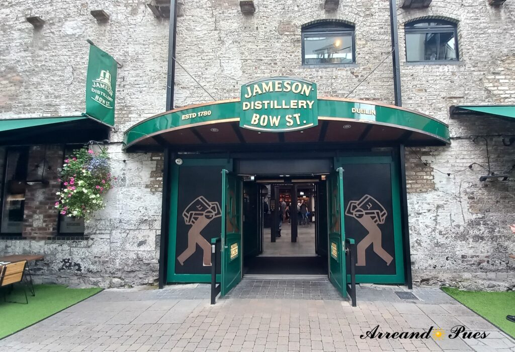 Jameson Distillery fundada en Dublín en el año 1780. Arreando Pues